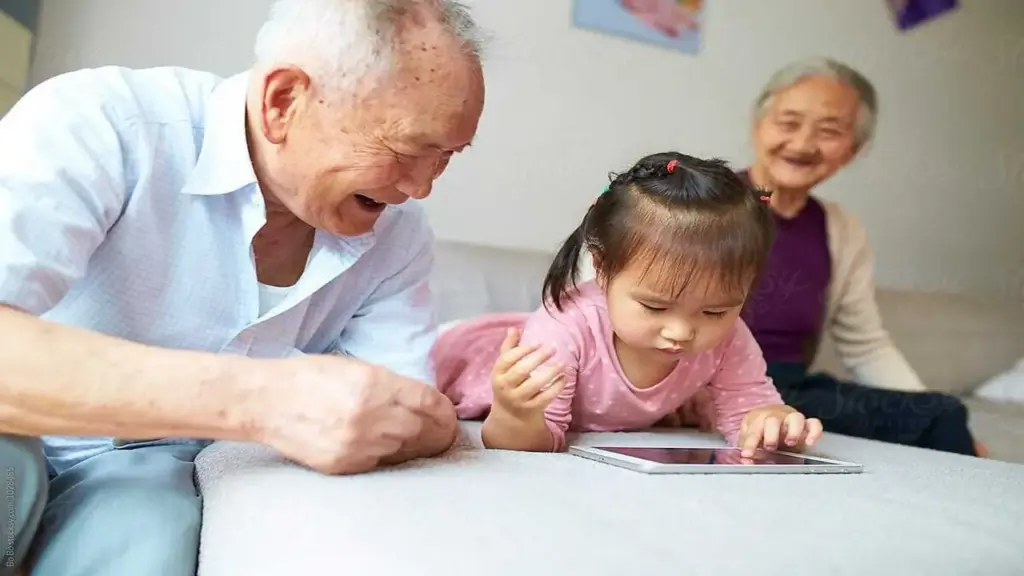 Cho con về quê chơi với ông bà, mới 2 ngày chị dâu đã muốn đuổi cháu đi